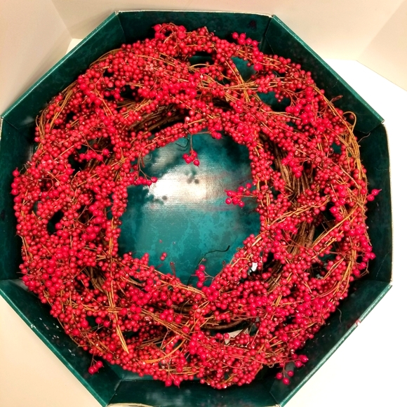 25" Red Berries Christmas Thanksgiving Wreath in  Original Box - Picture 1 of 11